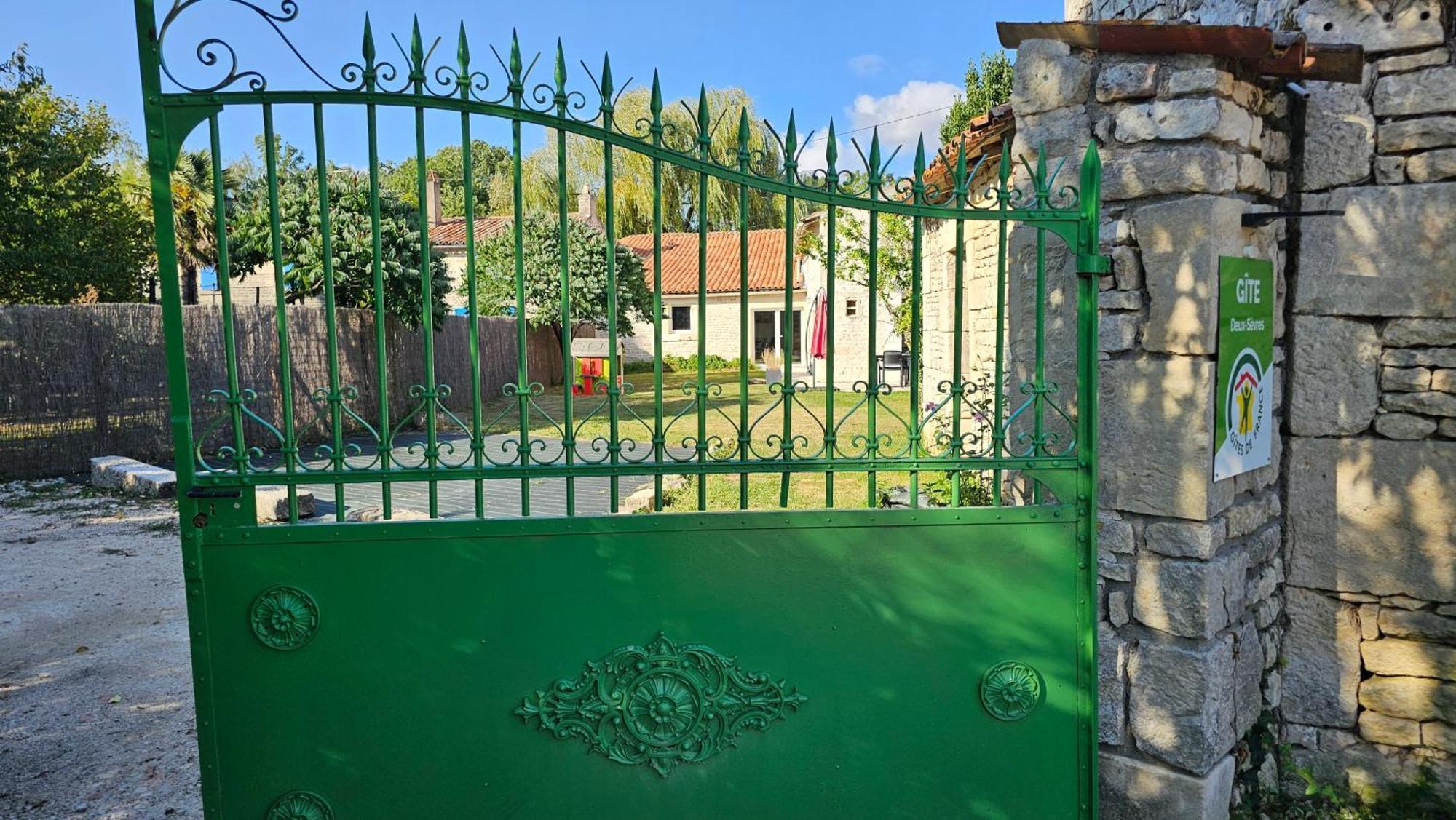 Le Gite De Malecot Gite Familial De 5 Personnes Coulon Exterior photo