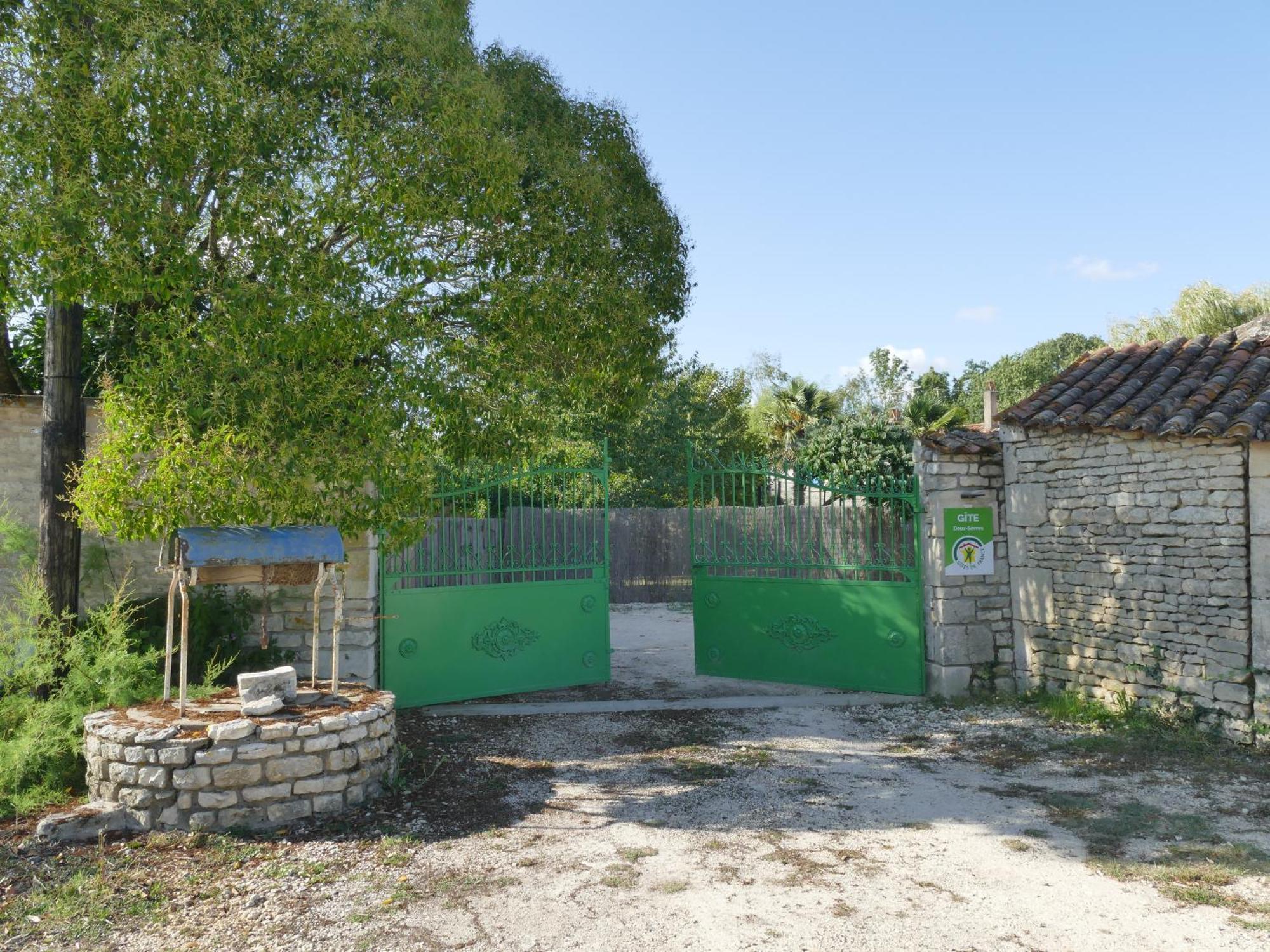 Le Gite De Malecot Gite Familial De 5 Personnes Coulon Exterior photo